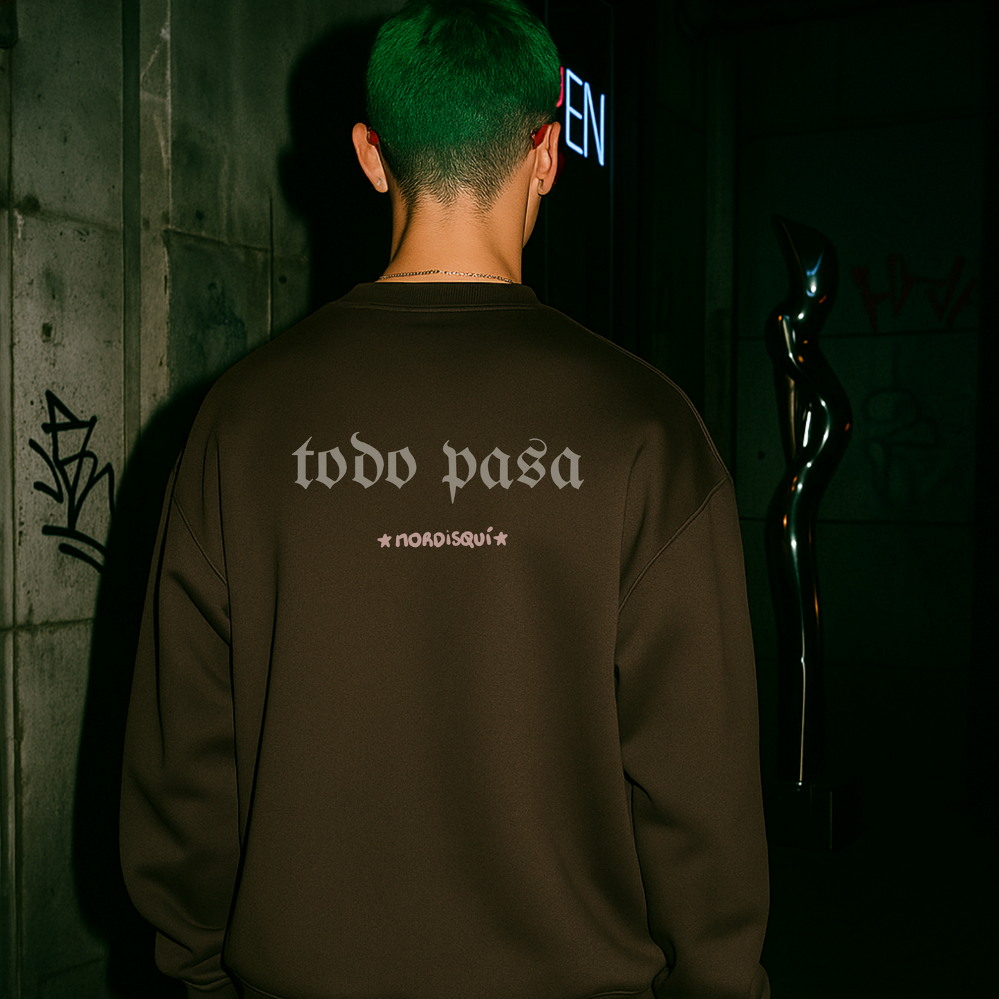 todo pasa | Classic Unisex Crewneck Sweatshirt